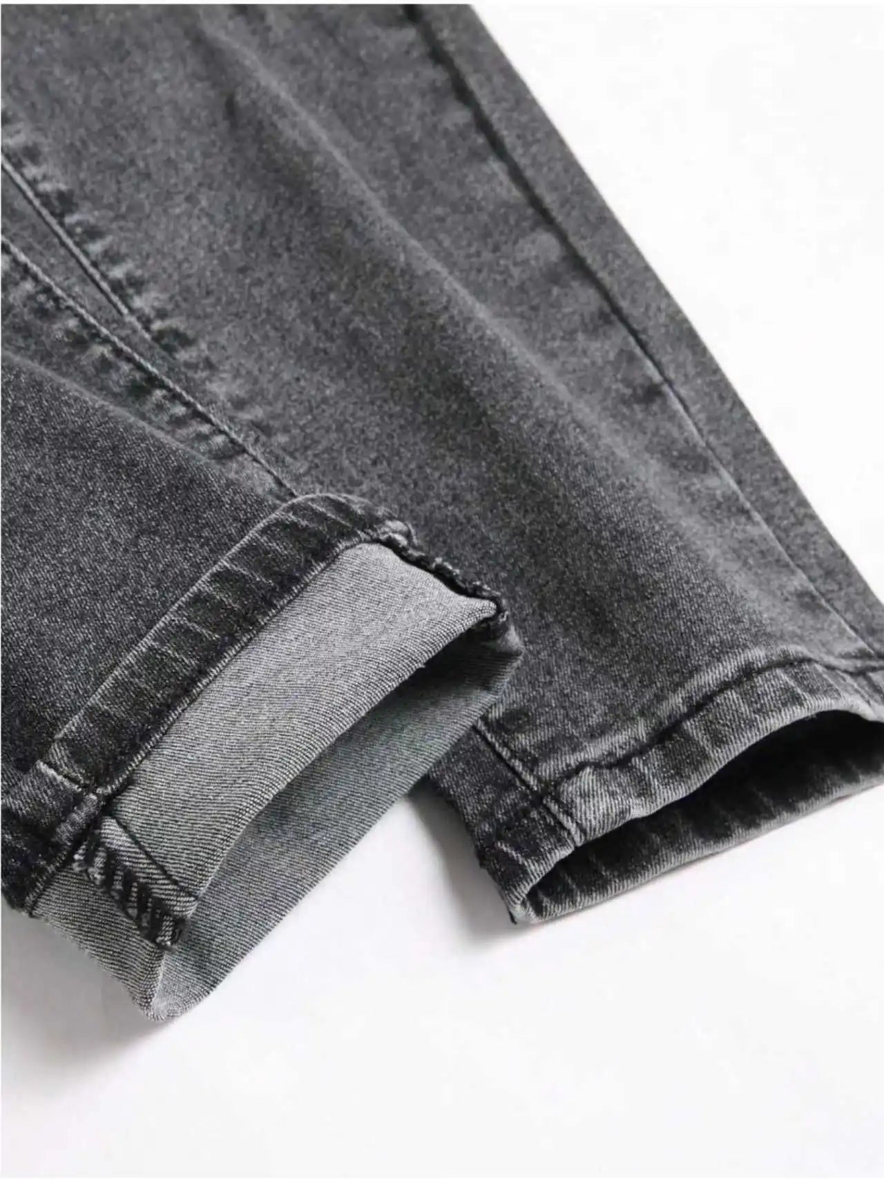 Loose gray men's jeans – warm enough for autumn and winter, easily handling seasonal temperature changes, versatile and practica